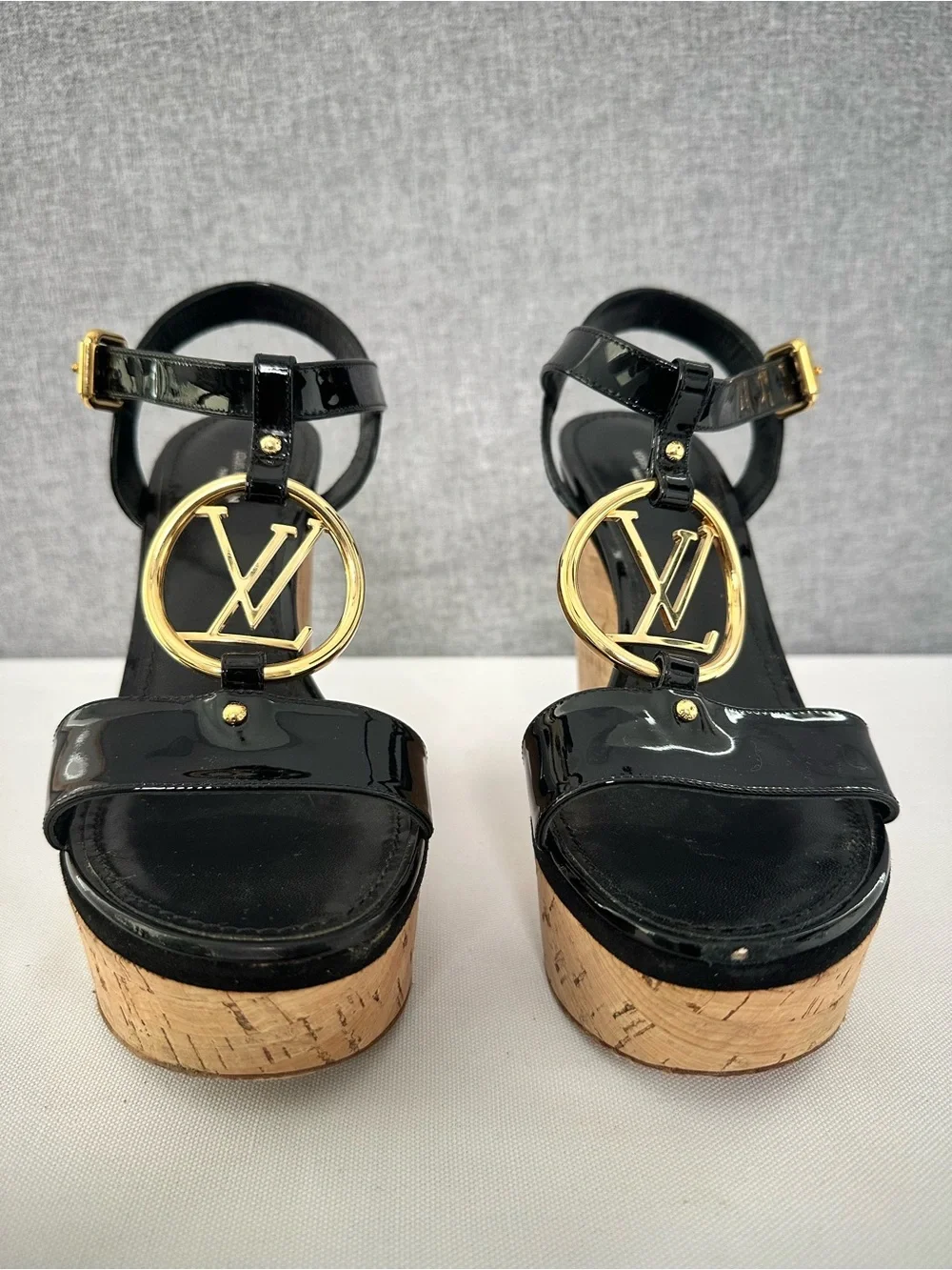 Louis Vuitton Vedette Patent Leather Cork Wedge Sandals Black Gold T-Strap EU 39